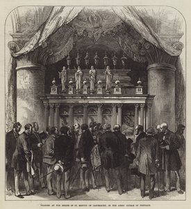 Pilger am Schrein von St. Edmund von Canterbury in der Abteikirche von Pontigny (Gravur) von English School