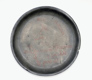 Teller mit Inschrift für Florence Nightingale von English School