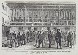 Gefangene bei der Arbeit an der Tretmühle und andere beim Training im 3. Hof des Vagabundengefängnisses, Coldbath Fields, aus The Criminal Prisons of London and Scenes of Prison Life von Henry Mayhew (1812-87) von English School