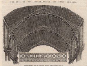 Fortschritt am Internationalen Ausstellungsgebäude; Verzierung von Dach und Geländer der Galerie