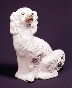 Staffordshire-Figur eines Hundes, Mitte des 19. Jahrhunderts