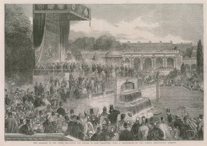 Der Vorsitzende der Jurys überreicht die Auszeichnungen an Earl Granville von English School