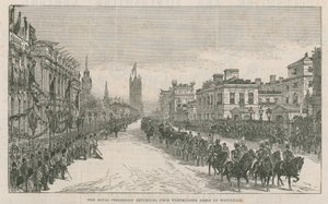 Die königliche Prozession kehrt von der Westminster Abbey über Whitehall zurück