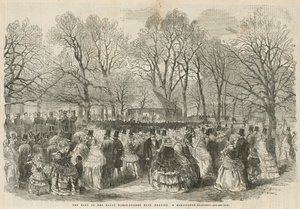 Die Band der Royal Horse Guards Blue spielt in den Kensington Gardens von English School