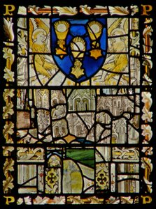 Das Ostfenster, das ein Schild mit Emblemen des Sakraments darstellt; Fragmente eines Baldachins mit Figuren