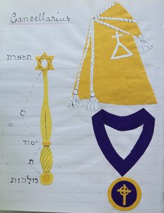 Die Robe (mit dem Symbol des Ordens) und die Insignien des Sekretärs (Cancellarius) des Hermetischen Ordens der Goldenen Morgenröte, ca. 1895