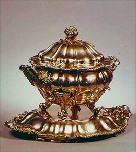 Terrine, melonenförmig, mit Granatapfelknauf, angewendeter geriffelter Rand und Blattgriffe, von Garrards, London, 1847