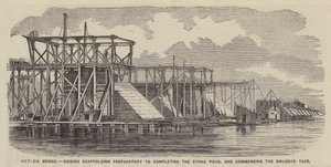 Victoria-Brücke, Gerüstaufbau zur Fertigstellung der Steinpfeiler und Beginn des Eisenbahnrohrs von English School