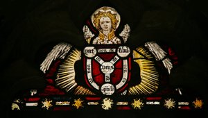 Fenster Ew mit Darstellung eines Engels mit einem Dreifaltigkeitsschild von English School