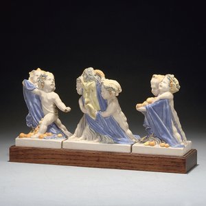 Dreiteilige Figurengruppe auf Sockel von Eric Bradbury