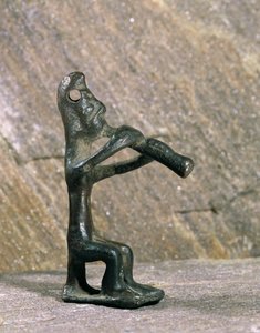 Flötenspieler. Bronzefigur aus Byblos, Libanon