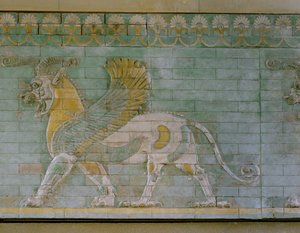 Geflügelter Stier, farbig glasierte Fliesen, aus dem Palast in Susa, Iran