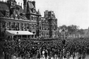 Menschenmenge vor dem Rathaus an einem Empfangstag, Paris, 1931