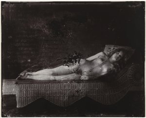 Weiblicher Akt auf einer Chaiselongue
