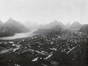 Kueilinfu, Kuangsi, Kueilin, die Provinzhauptstadt, Blick nach Nordwesten von Ernst Boerschmann