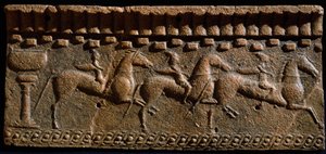 Etruskische Kunst: Fries mit Rittern aus einem architektonischen Ensemble in Murlo. 6. Jahrhundert v. Chr. Murlo, Antiquarium Municipal, Italien von Etruscan