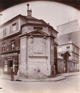 Fontaine des Haudriettes, Ecke der Rue des Archives und der Rue des Haudriettes, 3. Arrondissement, Paris (s/w Foto)