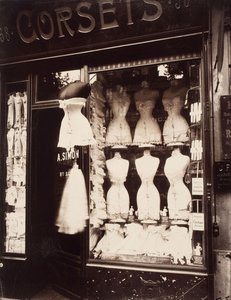 Korsetts. Boulevard de Strasbourg, 1912 von Eugène Atget