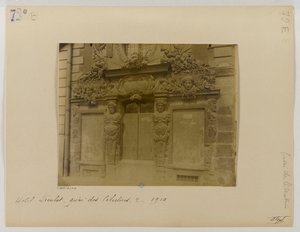 Pforte, Fassade zur Straße, Hôtel de Fieubet (Hôtel de la Valette, École Massillon), 2 Quai des Célestins, 4. Arrondissement, Paris von Eugène Atget