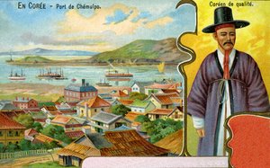 Ein koreanischer Herr in traditioneller Kleidung (Hanbok) und Hut (Gat) und eine Ansicht des Hafens von Chemulpo (Incheon), 1904