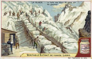 Eisblöcke auf einem Gletscher schneiden
