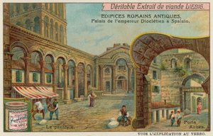 Diokletianspalast in Split in Kroatien mit Detail der Kolonnade und Südlichem Seetor von European School