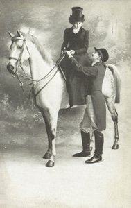 Frau und Mann in Reitkleidung