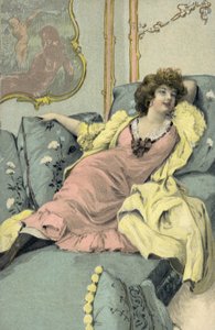 Frau auf einer Couch liegend von European School