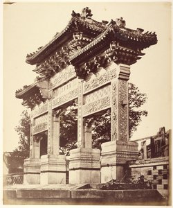 Bogen im Lama-Tempel in der Nähe von Peking, Oktober 1860 von Felice Beato