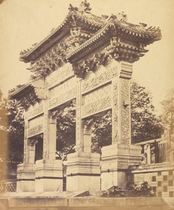 Bogen im Lama-Tempel, nahe Peking, Oktober 1860