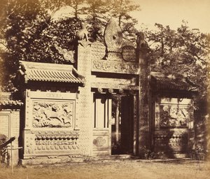 Außenansicht des Grabdepots, nahe Peking, Oktober 1860 von Felice Beato