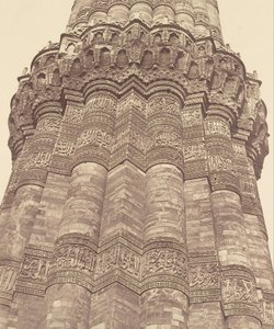 Teil der Säule von Kootub von Felice Beato