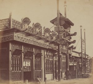 Geschäfte und Straße, Chinesische Stadt Peking, Oktober 1860 von Felice Beato