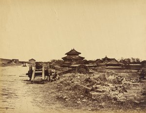 Oberseite der Mauer von Peking mit den auf unsere Batterien gerichteten chinesischen Kanonen, 14. Oktober 1860 von Felice Beato