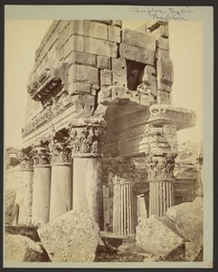Detail der Kapitelle des Proanos Baalbek von Félix Bonfils