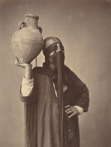 Wasserträgerin in Kairo, um 1870 von Félix Bonfils