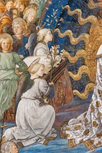 Engel, die Lilien halten, Blumen, die das Symbol der Reinheit sind, Detail der Krönung Mariens