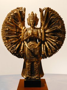 Bodhisattva Avalokitesvara (Guanyin), China, Fünf Dynastien, 907-960 (Glanz und goldenes Holz) von Five Dynasties Chinese School