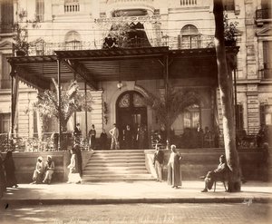 Eingang zum Hotel Shepheard in Kairo