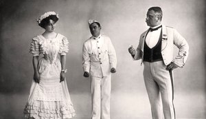 Florence Jameson, Reginald Switz und Alfred Clarke in einer Szene aus The Blue Moon, 20. Jahrhundert