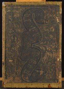 Rückseite des Verkündigungsdiptychons mit Schriftrolle mit Buchstaben und Blumenmotiv
