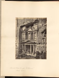 Prächtiger Felsentempel, "El Khusne", Petra, Edom von Francis Frith