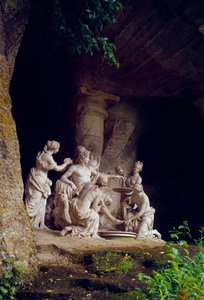 Höhle der Thetis; Apollo von Nymphen bedient