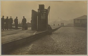 [Docks in Whitby] von Frank Meadow Sutcliffe