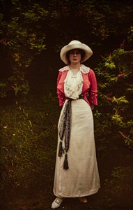 Frühe Farbauftochromaufnahme um 1916, Porträt einer Frau, wahrscheinlich Mrs. F.P. Knott.