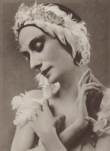 Pavlova in Der sterbende Schwan (s/w Foto) von Frans van Riel