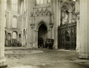 Ely Cathedral: Oktagon vom Südquerhaus Stühle & Bänke entfernt