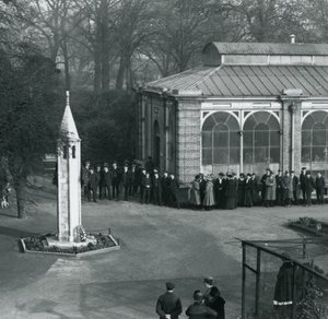Waffenstillstandstag am Kriegerdenkmal, London Zoo, 11. November 1923
