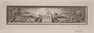 Ornament mit Altar und zwei Engeln