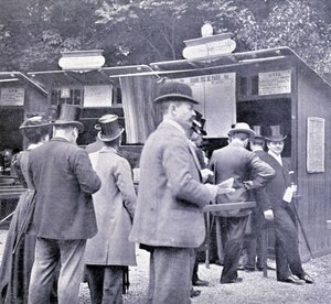 Wetten vor dem Pferderennen (19. Jahrhundert) von French Photographer